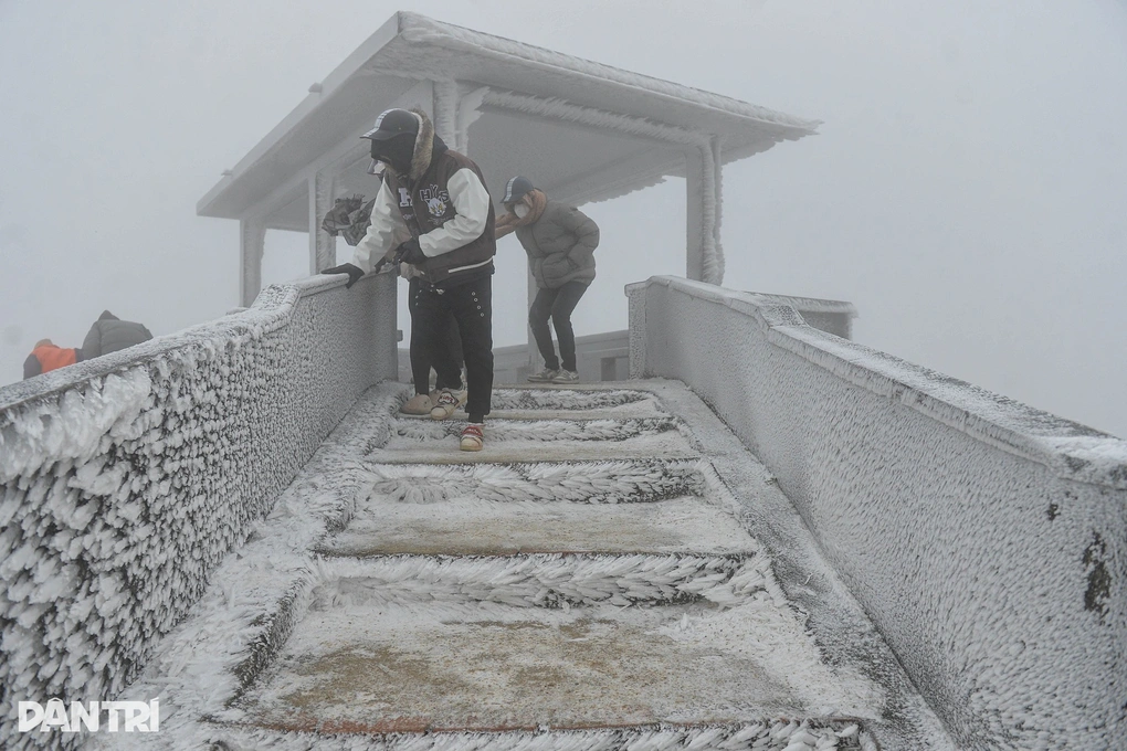 Đêm nay không khí lạnh mạnh tràn về, vùng núi cao đề phòng băng giá 1